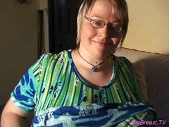 Fat babe shows her udders